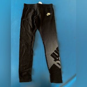 Girls Nike leggings/ running pants black/white Just Do It  size Med